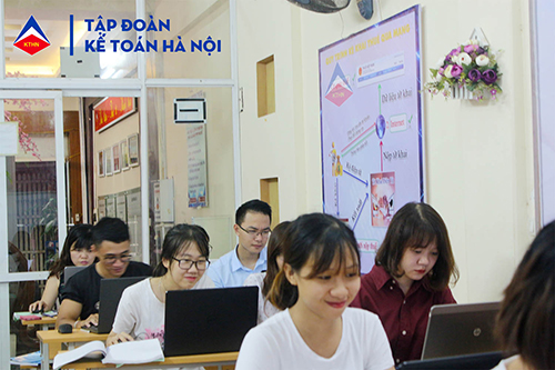 Ảnh lớp học kế toán thực hành ở Hà Nội 